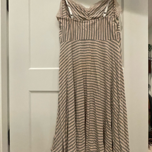 2x maternity/ nursing nightgowns with robe. - Picture 4 of 9